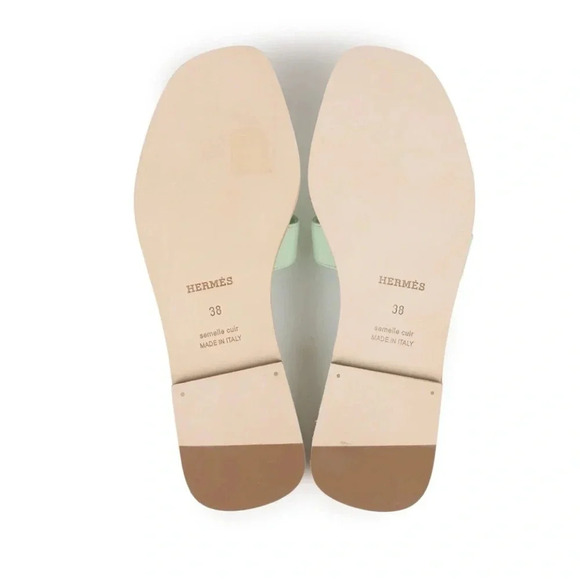 HERMES ORAN SANDALS 
VERT JADE
NEW IN BOX FULL SET - Picture 6 of 11